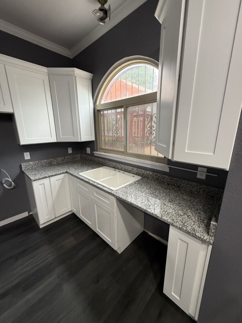 White shaker kitchen with speckled granite countertops